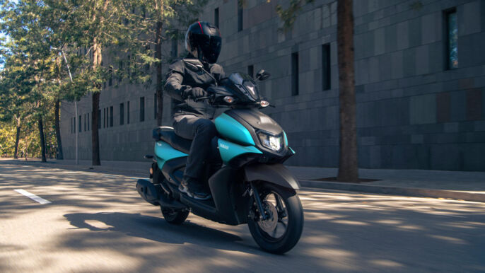 2025_YAM_LCG125_EU_CM7_ACT_001_03_preview