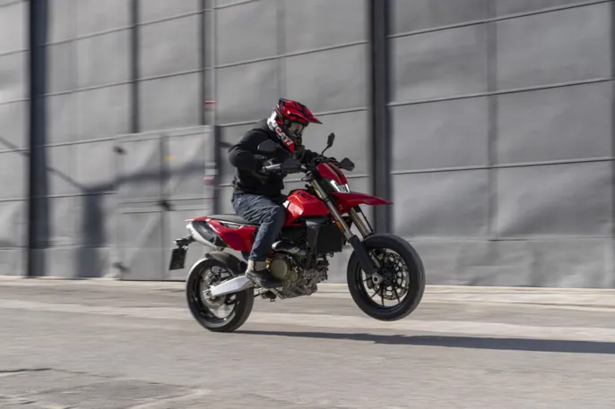 MY24_HYPERMOTARD_698_MONO_DYN _71__UC575994_High