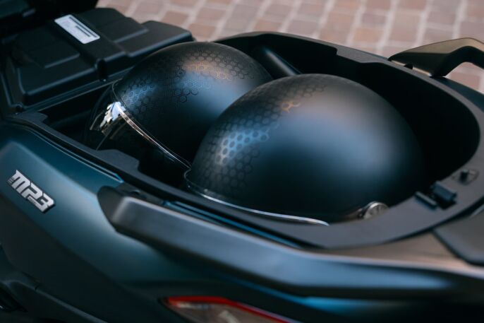 PiaggioMP3-530exclusive-wallimage2