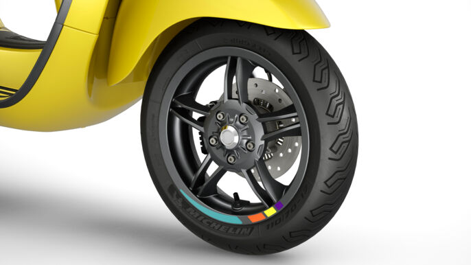 13_Vespa_Primavera_S_125_Giallo_Curioso