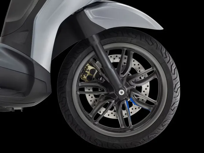 Piaggio_Beverly_S_310_GrigioMercurio_900x675-ruota