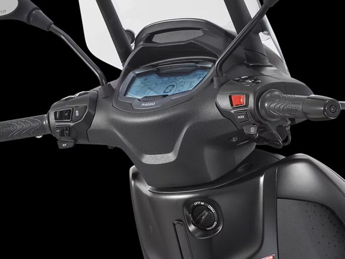 Piaggio_Beverly-400-S_close-up_900x675_Display_1