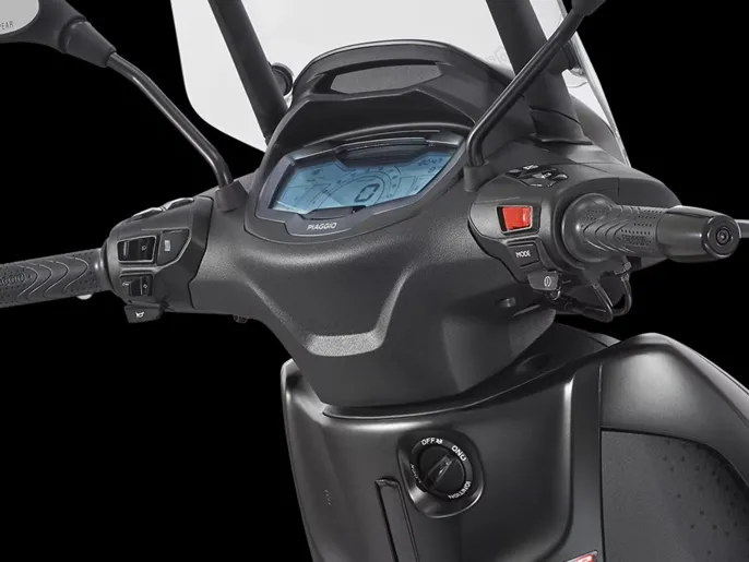 Piaggio_Beverly-400-S_close-up_900x675_Display_1