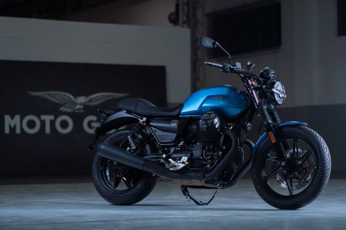 MotoGuzzi_V7_Stone_gallery_1920x1280-1