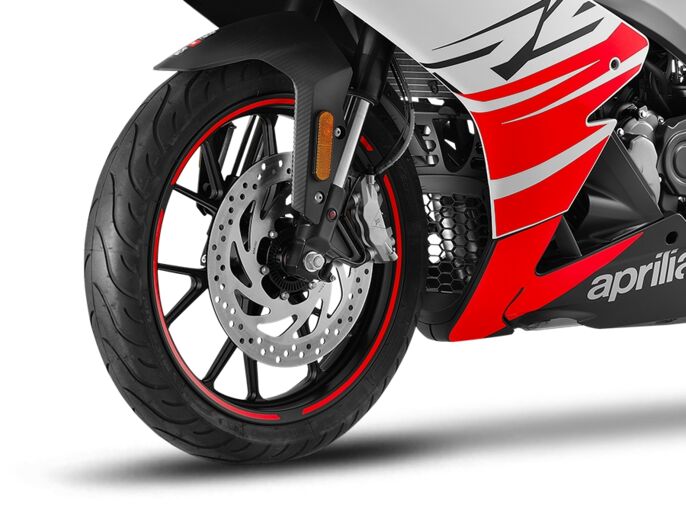 Aprilia_RS-125_Close-Up_900x675_Ruota-ant_2 (1)