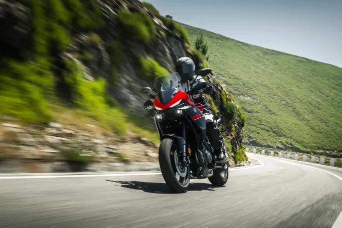 2026-Yamaha-MT07TRS-EU-Redline-Action-001-03