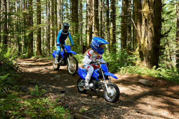2026-Yamaha-TTR50-EU-Icon_Blue-Action-001-03