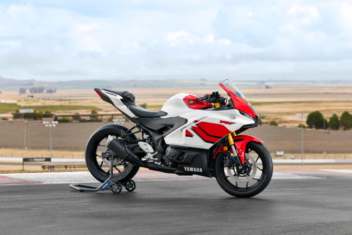 2026-Yamaha-YZFR320-EU-Anniversary_White-Static-001-03