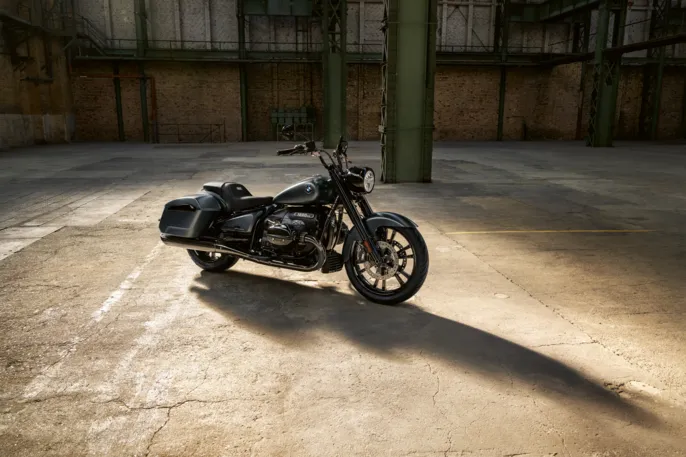 P90504651_highRes_bmw-r-18-roctane-05-