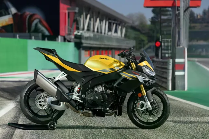 Aprilia_TuonoV4_gallery_1920x1280_1