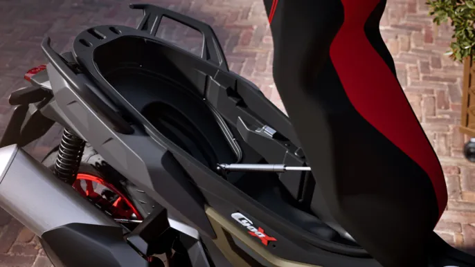 P90571802_highRes_the-new-bmw-c-400-x-