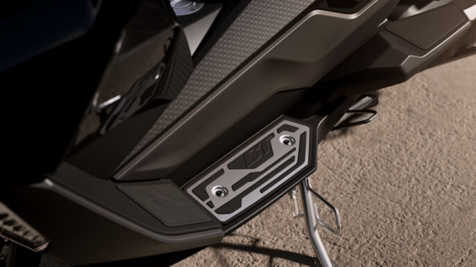 P90571765_highRes_the-new-bmw-c-400-gt