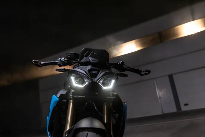 P90572569_highRes_the-new-bmw-s-1000-r