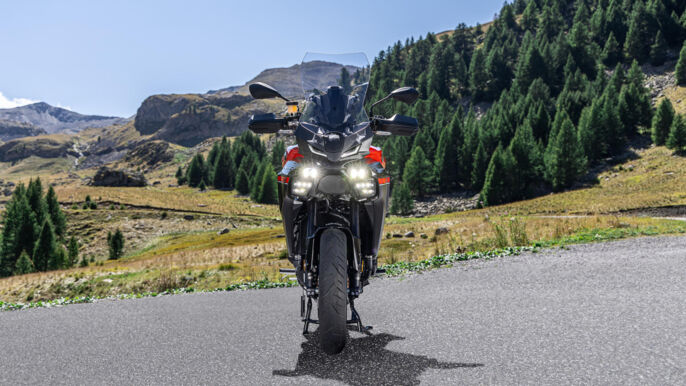 2025-Yamaha-MT09ATRS-EU-Redline-Static-005-03