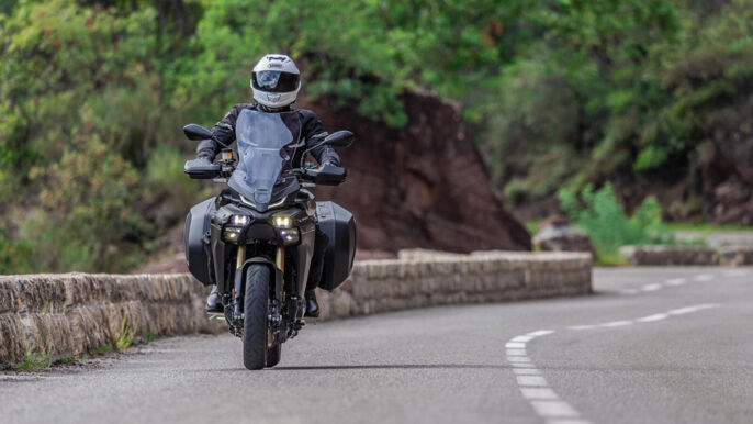 2025_YAM_MT09ATRDX_EU_MDNM6_ACT_006_03_preview