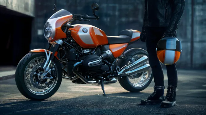 P90579806_highRes_bmw-r-12-s-the-backg