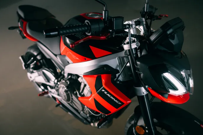 34-Aprilia-Tuono-457