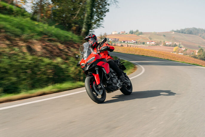 MY25_MULTISTRADA_V2_DYNAMIC _33__UC732446_Low