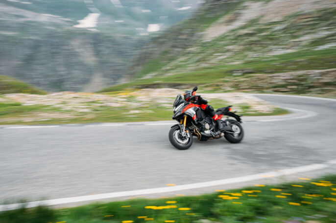 MY25_DUCATI_MULTISTRADA_V4_PIKES_PEAK_DYN_ONLOCATION _24__UC692786_High
