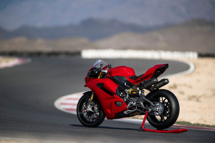 MY25_Ducati_Panigale_V2_S_078_UC721727_High