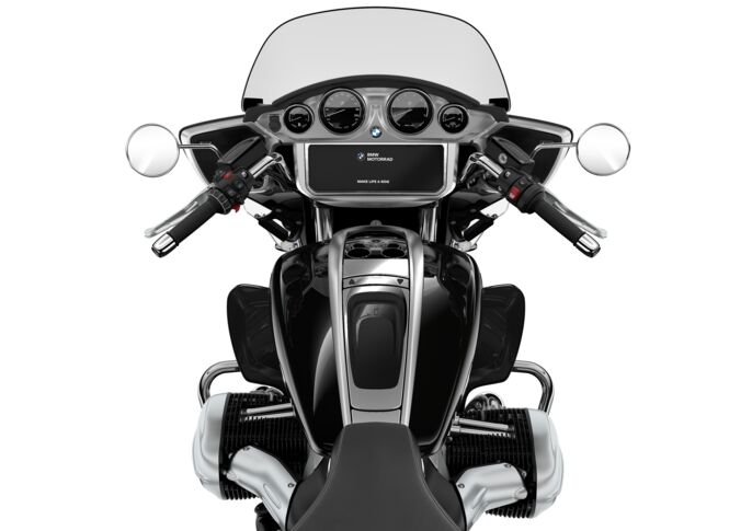 P90569066_highRes_bmw-r-18-roctane-r-1