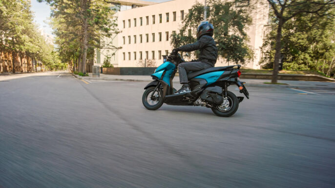 2025_YAM_LCG125_EU_CM7_ACT_011_03_preview