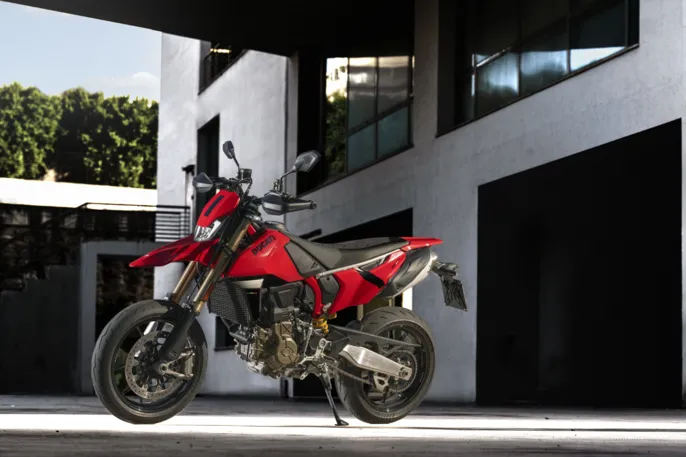 MY24_HYPERMOTARD_698_MONO_DYN _50__UC575975_High