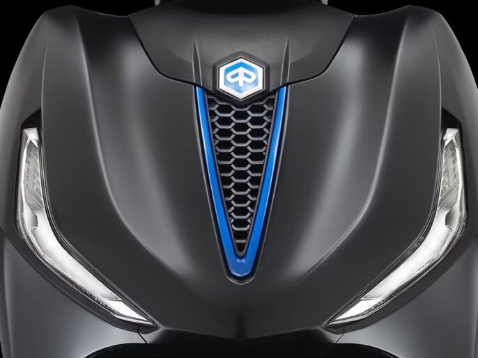 Piaggio_Beverly-400-S_close-up_900x675_Cravattino_1