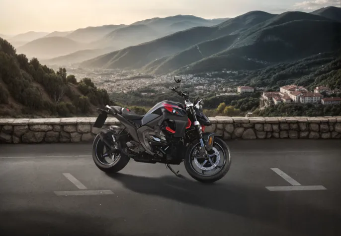 P90593387_highRes_the-new-bmw-r-1300-r