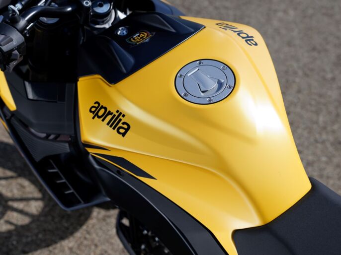 Aprilia_tuono125-wall-image-1920x1440_3