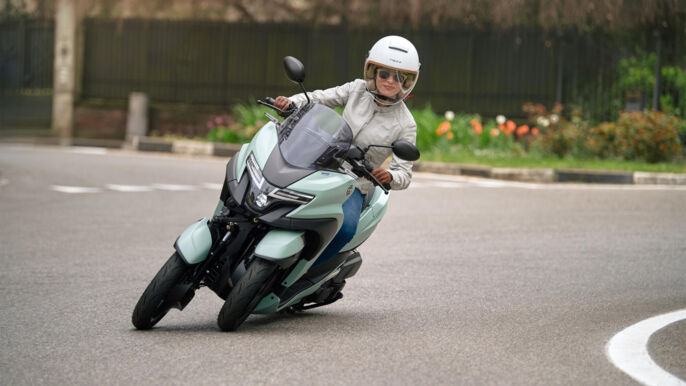 2025-Yamaha-LMW125AYM-EU-Zen_Green-Action-004-03