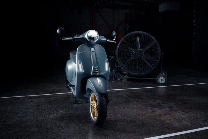 Vespa_Officina08_wall-image_1920x1280_1