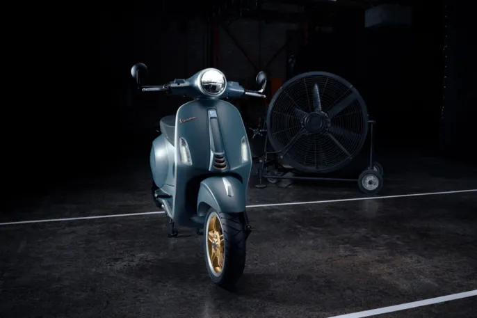 Vespa_Officina08_wall-image_1920x1280_1