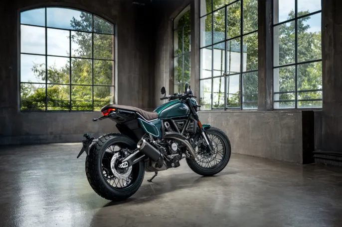 MY26_SCRAMBLER_NIGHTSHIFT_EMERALDGREEN _3__UC852229_High