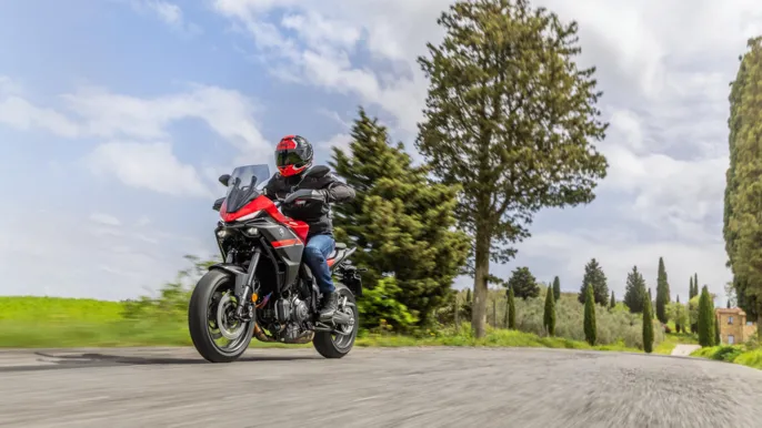 2026-Yamaha-MT07TRS-EU-Redline-Action-005-03