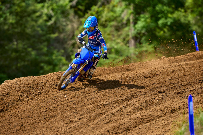 2026-Yamaha-YZ65-EU-Icon_Blue-Action-005-03