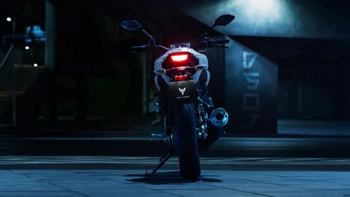 2026-Yamaha-MT125A-EU-Ice_Storm-Static-011-03