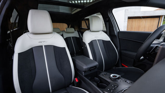 kia-new-sportage-gtline-my26-lunar-silver-interior-digital-1920x1080-007