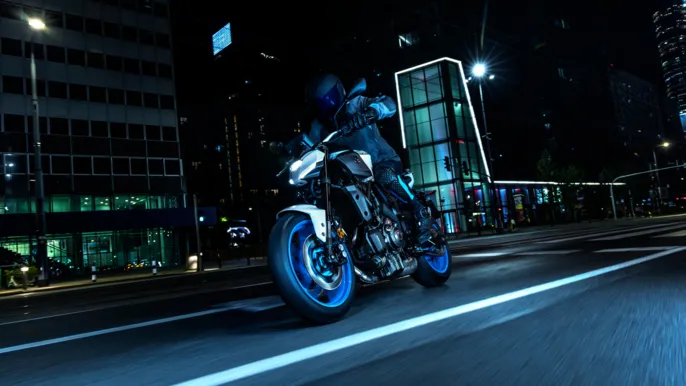 2027-Yamaha-MT07AS-EU-Ice_Storm-Action-005-03