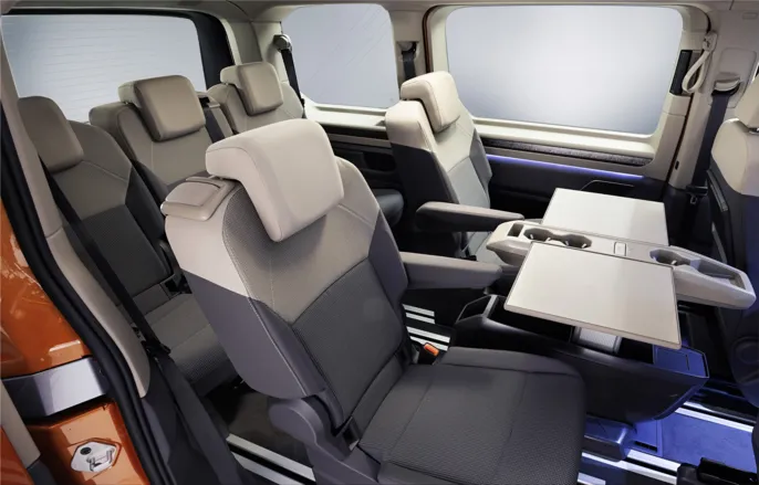 2022-Volkswagen-T7-Multivan-plug-in-hybrid-iu03