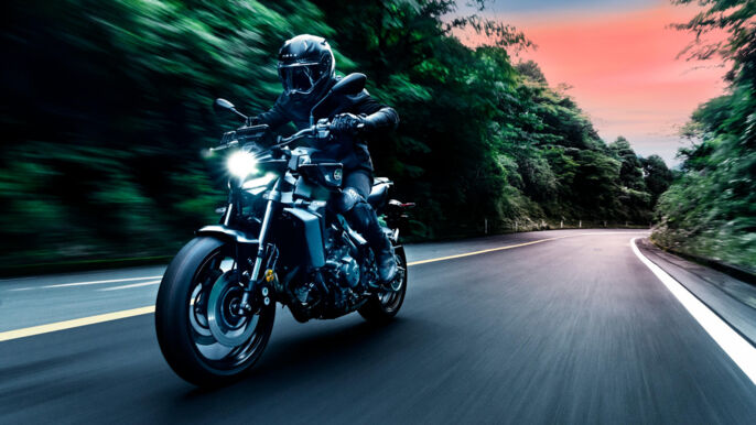 2024-Yamaha-MT09AS-EU-Tech_Black-Action-004-03