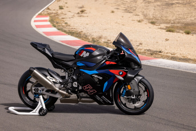 P90572493_highRes_the-new-bmw-m-1000-r