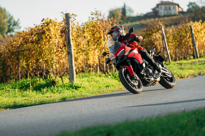MY25_MULTISTRADA_V2_DYNAMIC _11__UC732474_Low