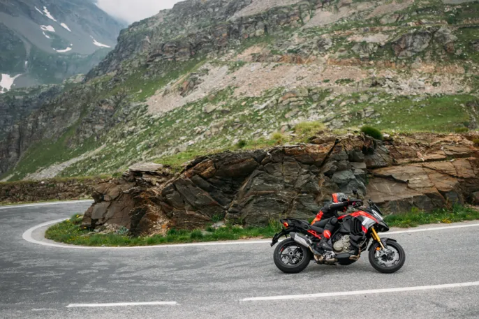 MY25_DUCATI_MULTISTRADA_V4_PIKES_PEAK_DYN_ONLOCATION _21__UC692451_High
