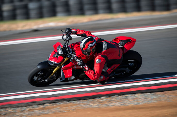 MY25_STREETFIGHTER_V4S_DYN _43__UC731724_High