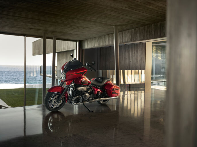 P90569078_highRes_bmw-r-18-roctane-r-1