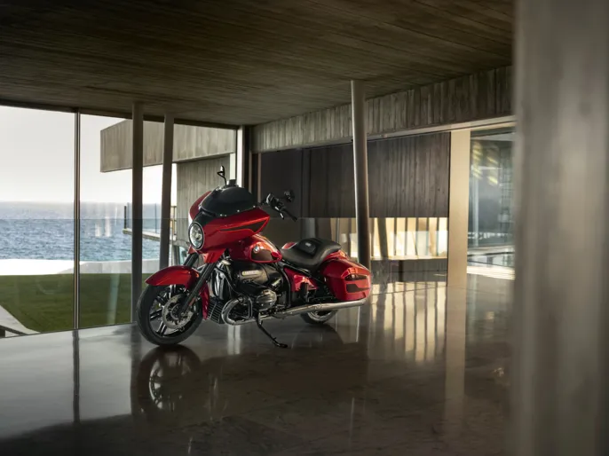 P90569078_highRes_bmw-r-18-roctane-r-1