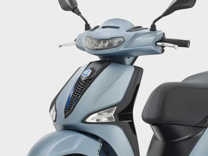 Piaggio_Liberty-125-S_close-up_1920x1440_Frontale_1