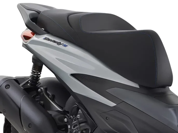 Piaggio_Beverly_S_310_GrigioMercurio_900x675-ergonomia