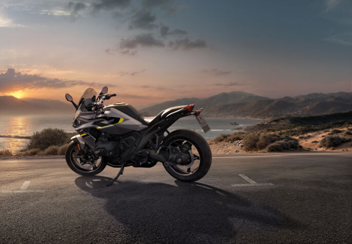 P90596510_highRes_the-new-bmw-r-1300-r